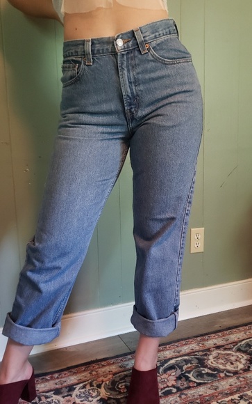 Levi Vintage 550 Mom Jean - Picture 2 of 3